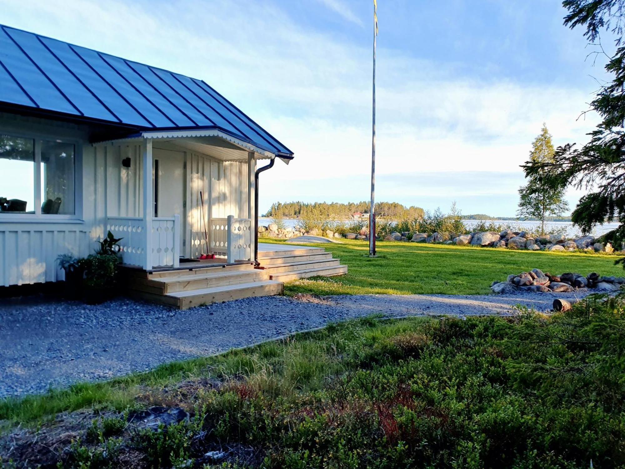 Stuga Med Havsutsikt Robertsfors ภายนอก รูปภาพ